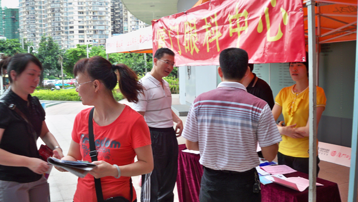 為高考學(xué)生開展咨詢服務(wù)