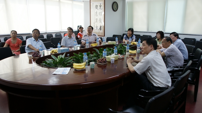 2010年9月15日上海商投集團(tuán)王董、沈董蒞臨我院參觀！