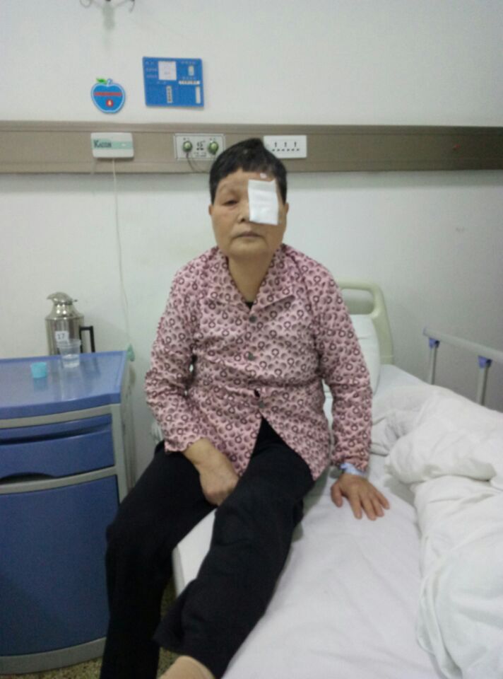 聾啞人白內障手術