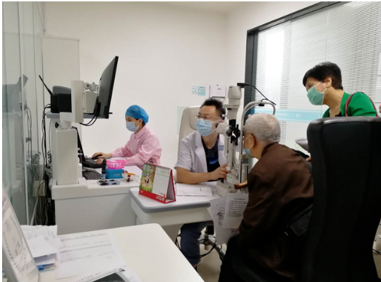 白內(nèi)障手術(shù)