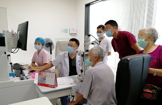 白內(nèi)障檢查